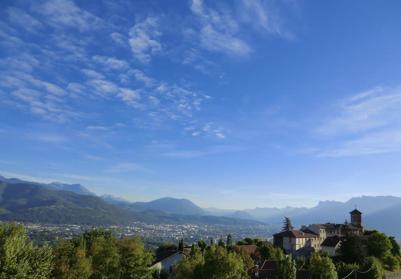 Agence web Grenoble — vue sur la ville et les Alpes